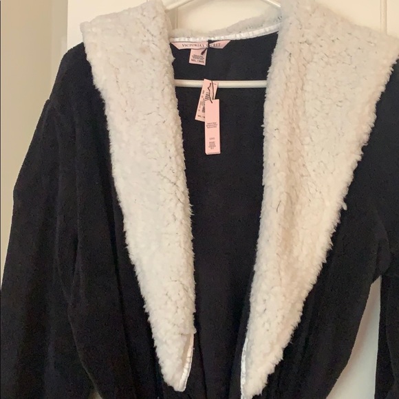 Victoria’s Secret Plush Black robe with hood - Picture 2 of 3